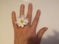 bague marguerite en perle et crochet