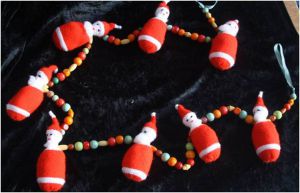 guirlande pere noel en tricot et perle